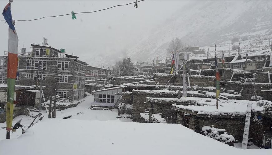 continuous-snowfall-affects-peoples-lives-in-manang