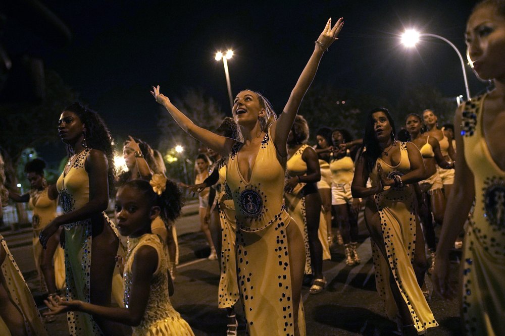 samba-goes-global-as-foreign-dancers-bring-rio-carnival-home