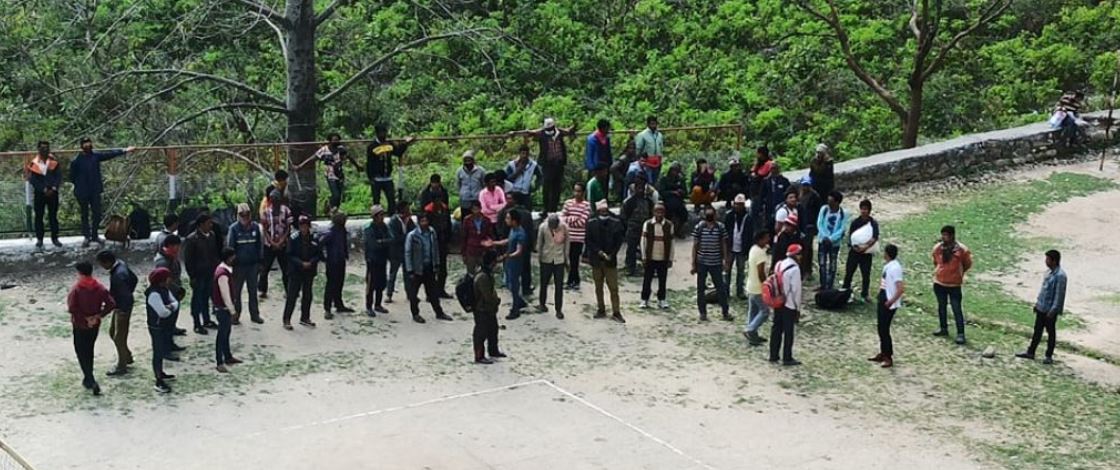 200-nepalis-stranded-in-jhulaghat-border-point