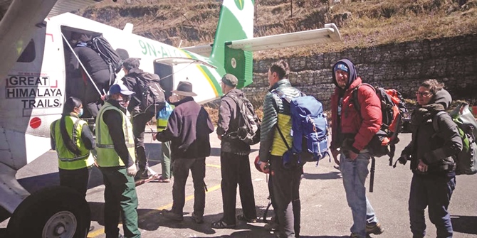 1255-stranded-tourists-guides-rescued