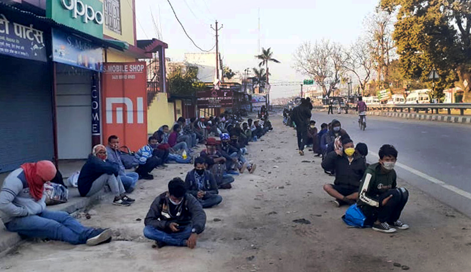 they-arrived-at-border-walking-for-4-days-but-are-now-left-stranded