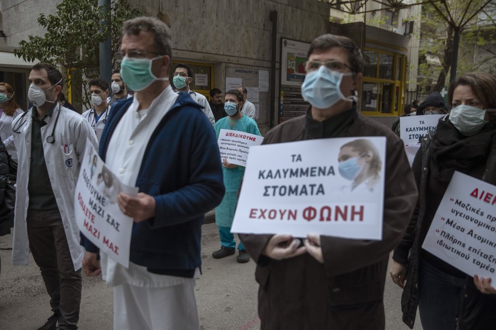 hospital-doctors-staff-stage-protests-in-greece