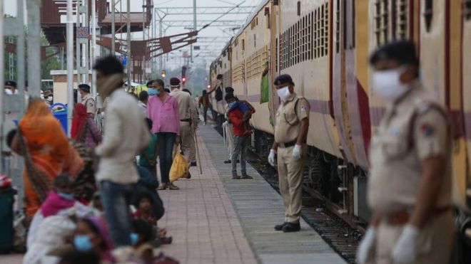 indian-migrant-deaths-16-sleeping-workers-run-over-by-train