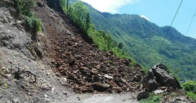 landslide-obstructs-bhimfedi-kulekhani-road