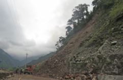 narayangadh-muglin-road-blocked