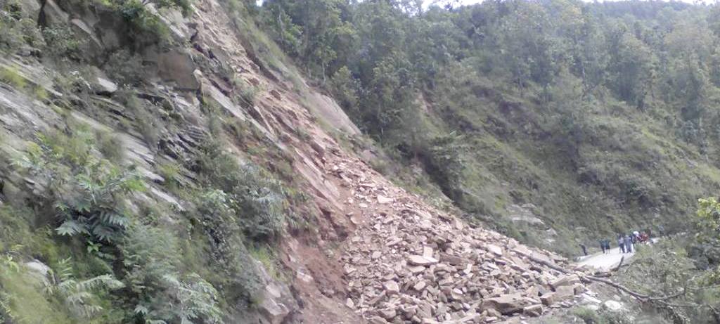 landslide-disrupts-mahakali-highway