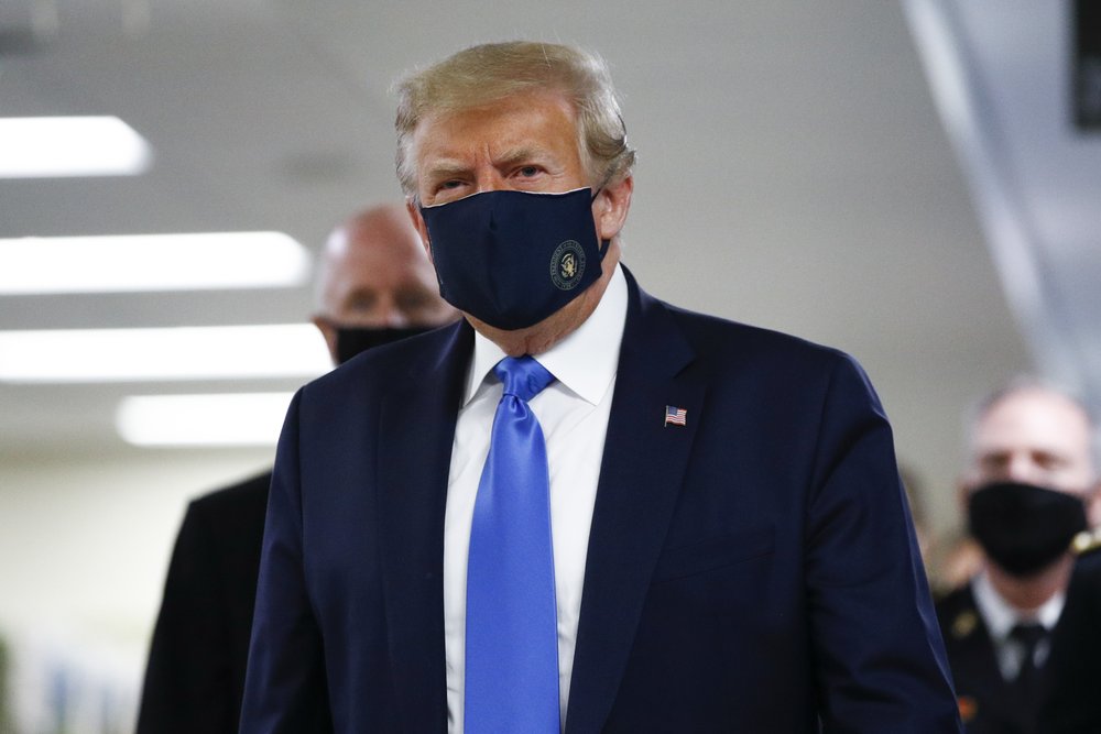 trump-wears-mask-in-public-for-first-time-during-pandemic