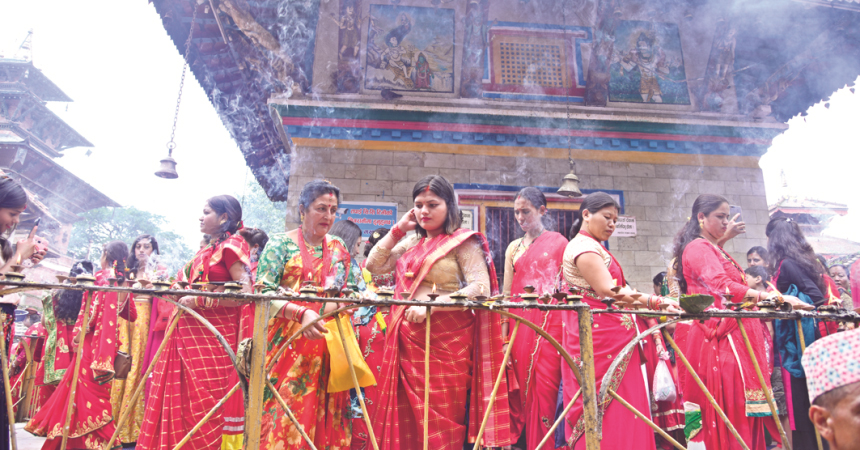women-face-dilemma-to-visit-temples-in-shrawan