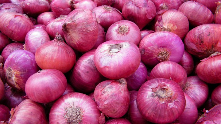black-marketing-of-onion-one-kilogram-costs-rs-120-in-wholesale