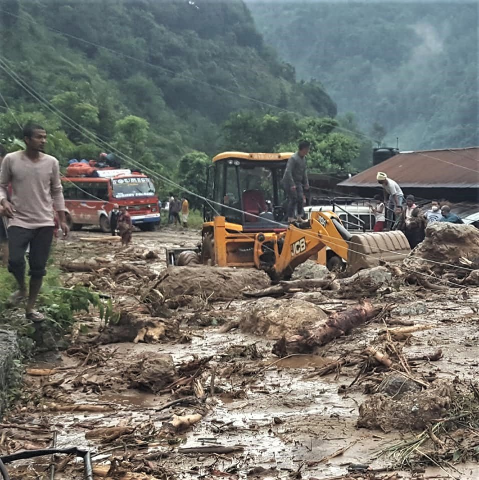 madhya-pahadi-peoples-highway-resumes-after-15-hours-of-obstruction-due-to-landslides-in-baglung