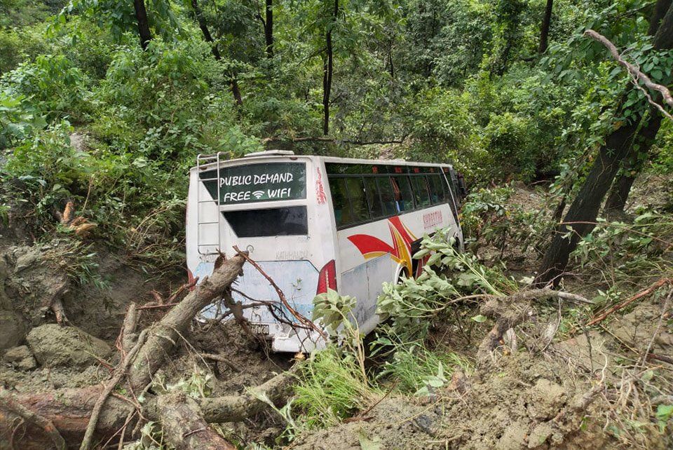 one-dies-six-injured-when-landslide-takes-away-bus