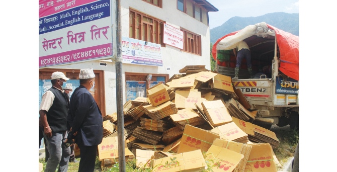 govt-gives-apple-cartons-in-subsidy-to-jumla-farmers