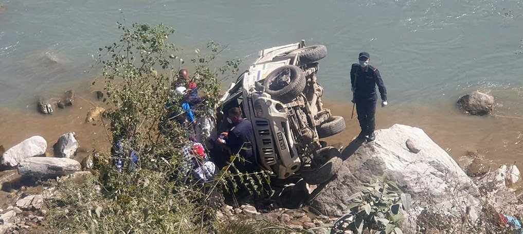 one-dead-11-injured-as-jeep-veers-off-road-in-beni