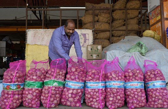 despite-indian-ban-on-export-onions-arriving-in-kathmandu