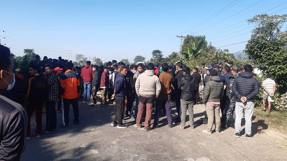 four-killed-in-a-road-accident-locals-block-lamahi-bhalubang-road