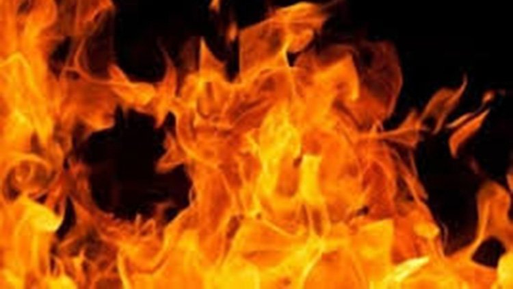 property-worth-rs-20-million-gutted-by-fire-at-two-cloth-stores-in-golbazar