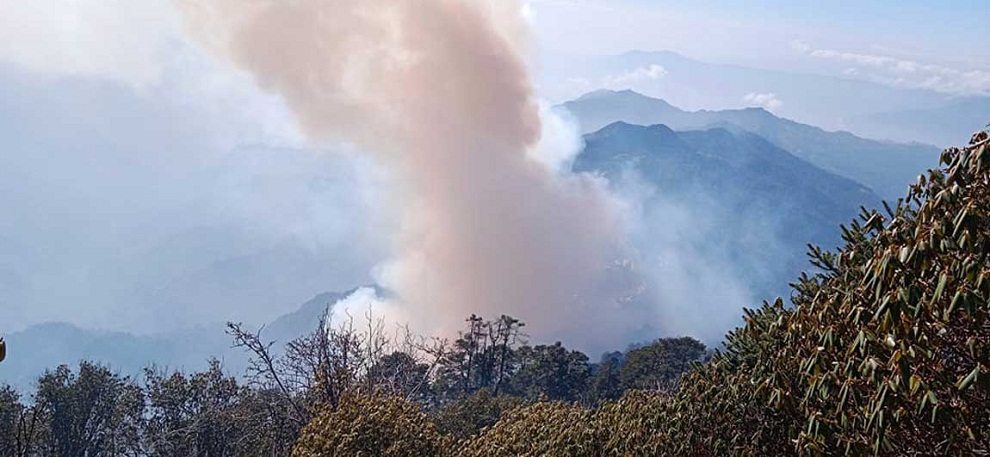 pathivara-forest-fire-enters-kanchanjungha-conservation-area