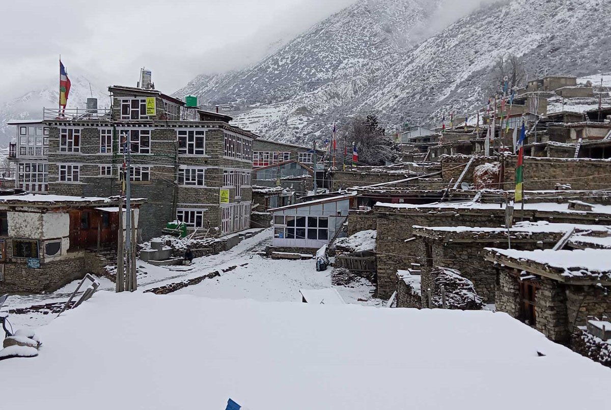 temperature-dips-in-manang-with-snowfall-photo-feature