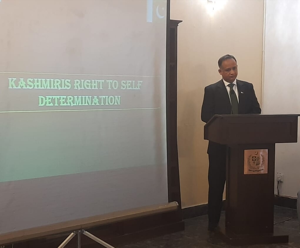 round-table-discussion-held-on-kashmiris-right-to-self-determination