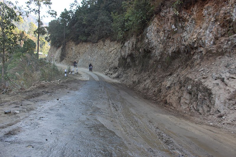 traffic-halted-on-under-construction-area-of-bhimphedi-deurali-kulekhani-road-section