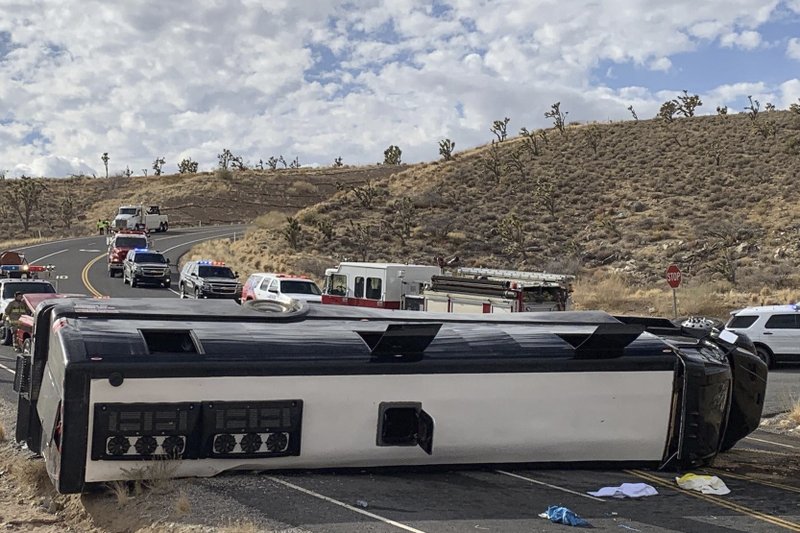 bus-heading-to-grand-canyon-rolls-over-1-dead-2-critical