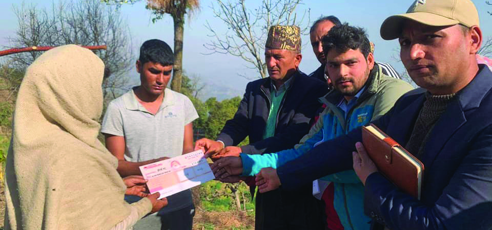nepalis-in-south-korea-provide-financial-assistance-to-bhagirathis-family