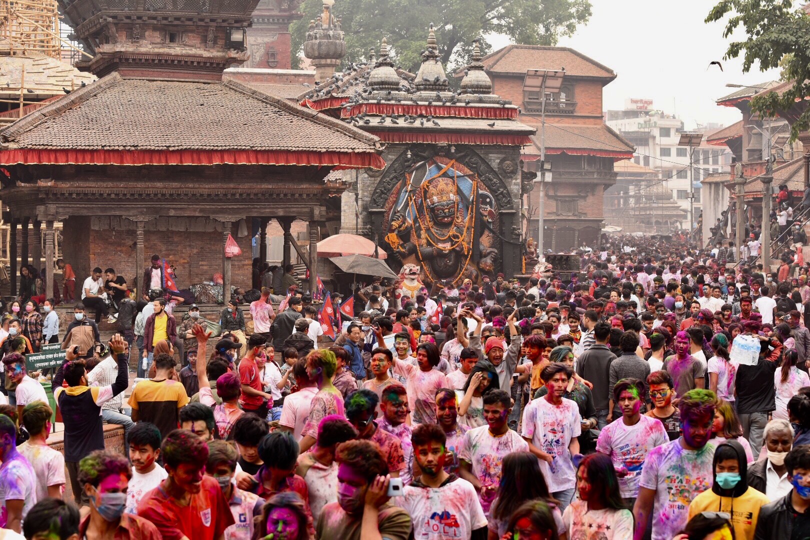 devotees-ignore-covid-restrictions-celebrate-holi-at-basantapur-photo-feature