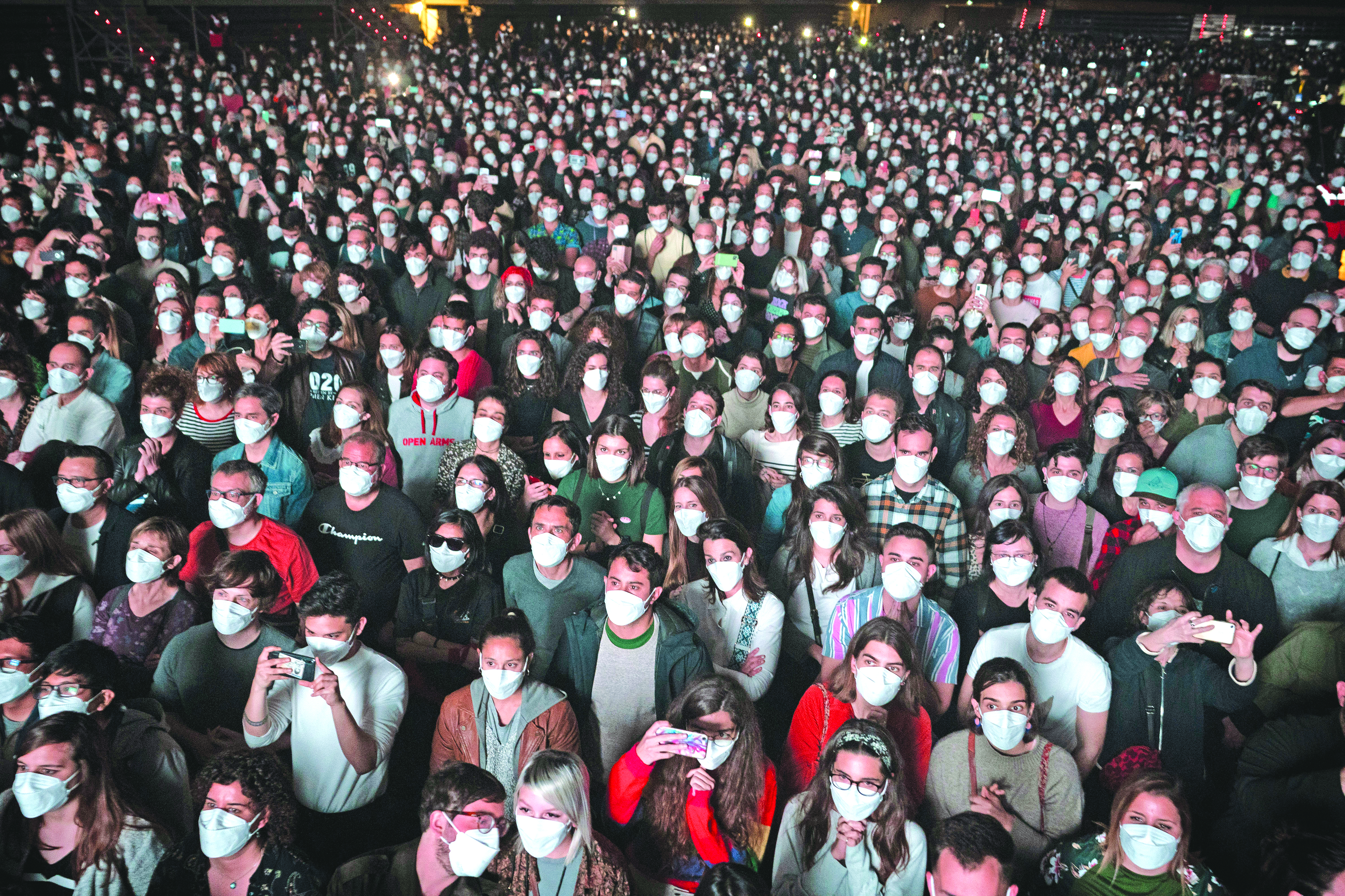 5000-attend-rock-concert-in-barcelona-after-virus-screening