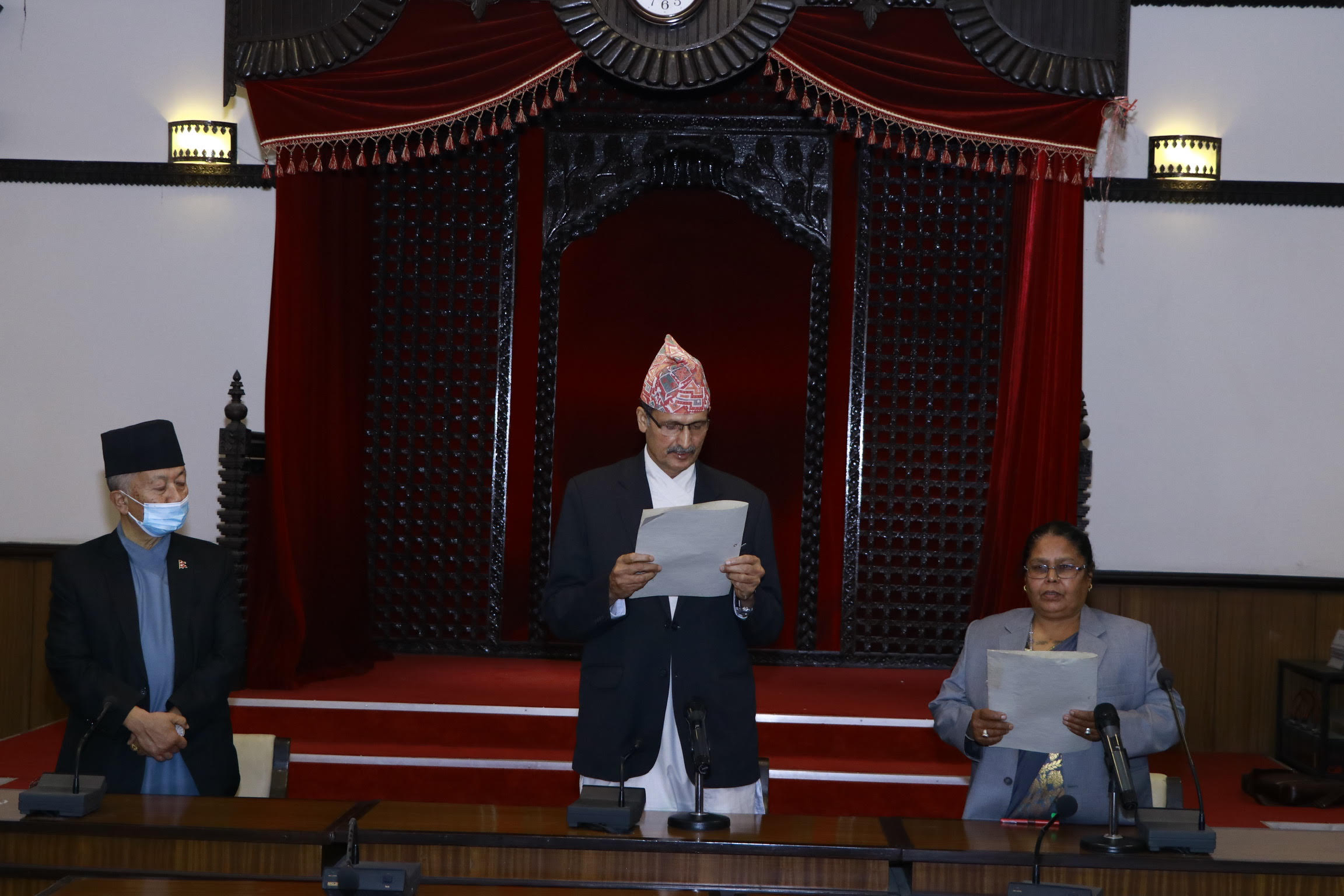 speaker-administers-oath-to-hor-member-janaki-devi