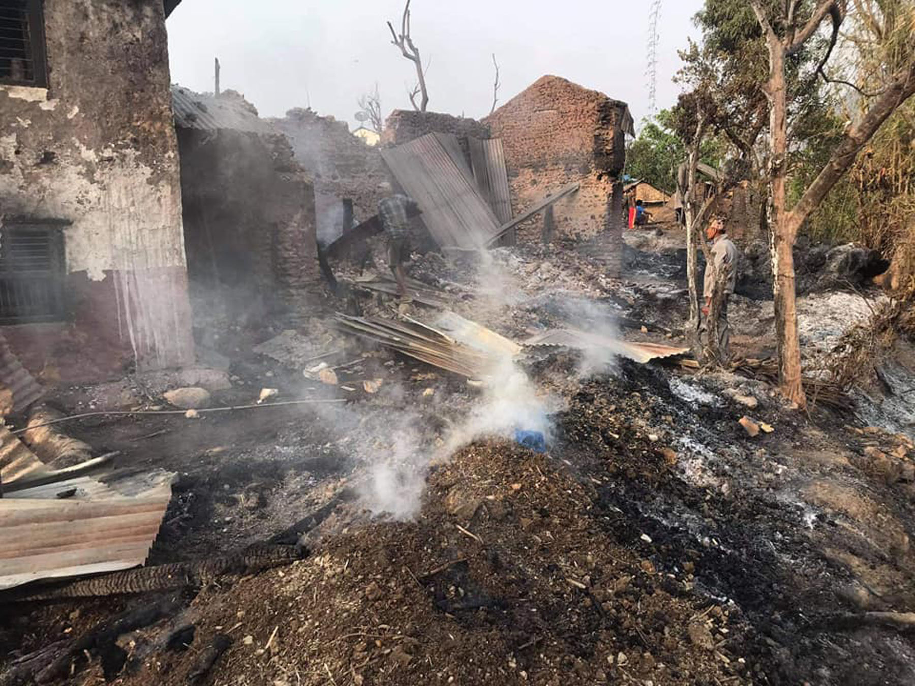 fire-destroys-six-houses-in-kalikot