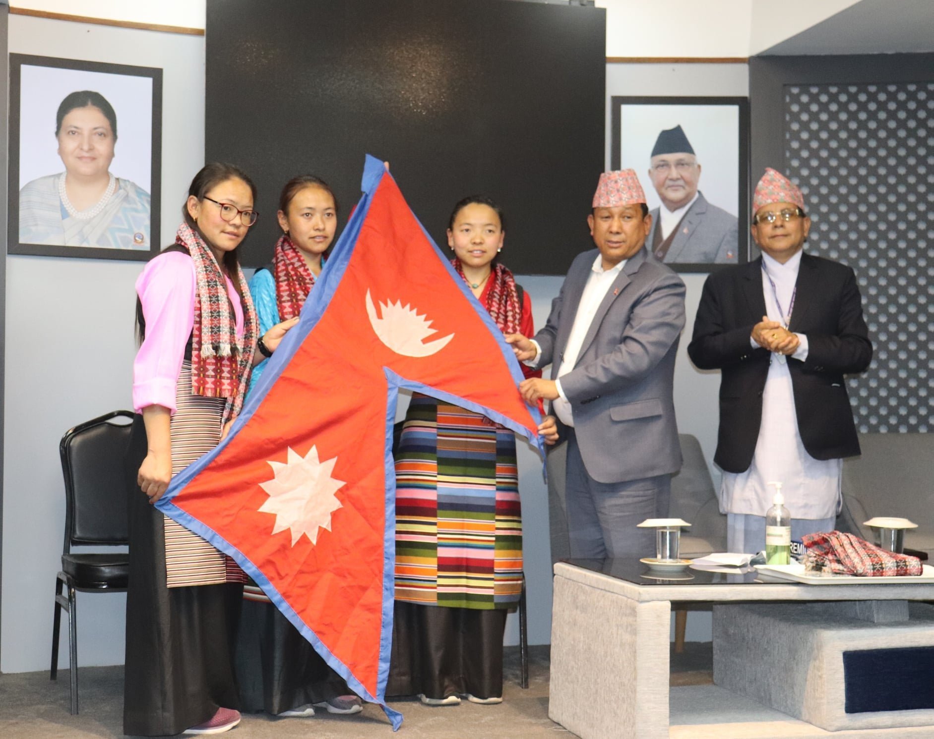 minister-gurung-sees-off-climbers-sherpa-sisters