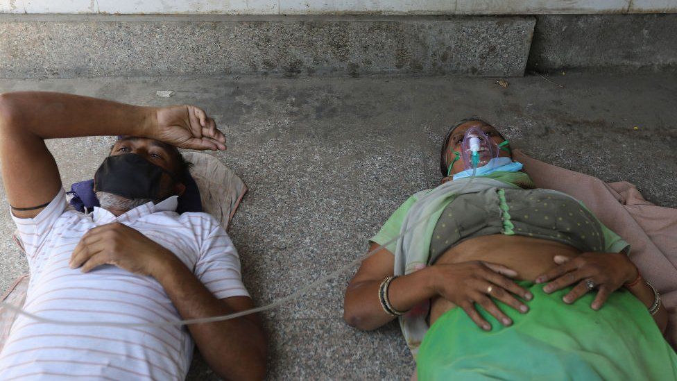 india-covid-patients-dying-without-oxygen-amid-delhi-surge
