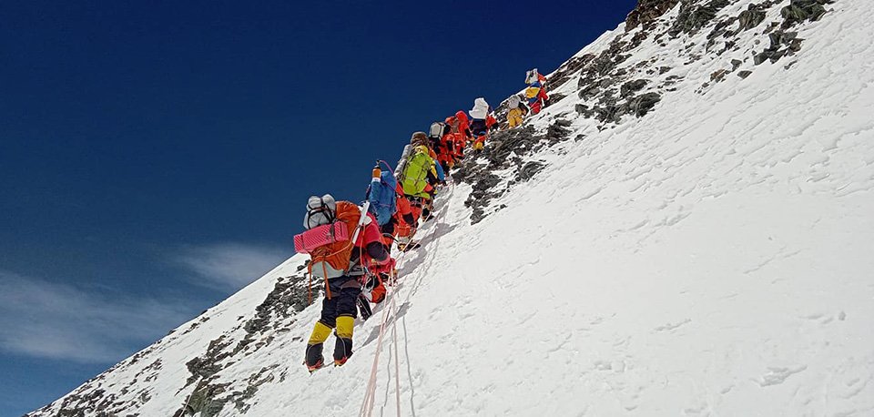 climbers-aspiring-to-scale-mt-everest-return-to-lower-camps-owing-to-bad-weather
