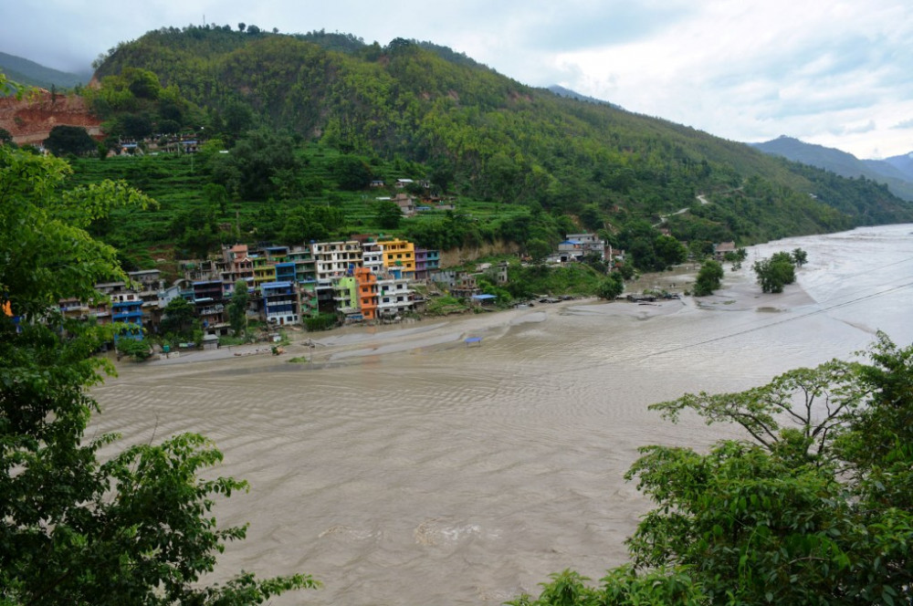 budhigandaki-river-sweeps-away-houses