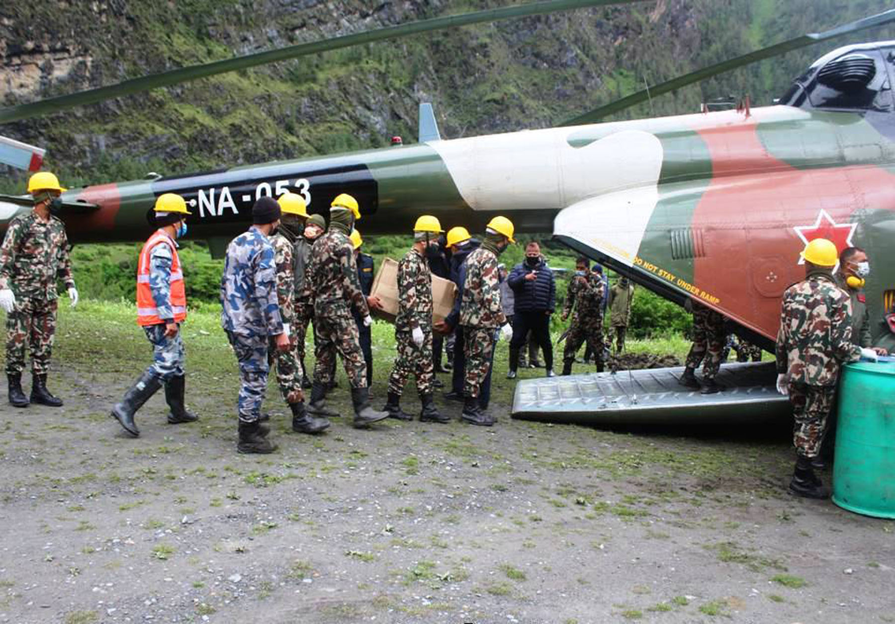 flood-survivors-in-manang-rescued-by-helicopters