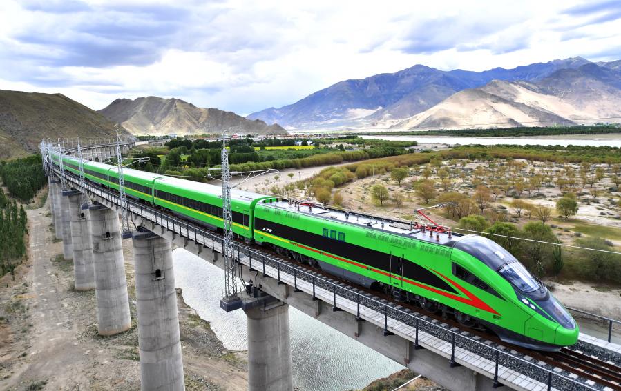 bullet-train-debuts-on-new-railway-in-tibet