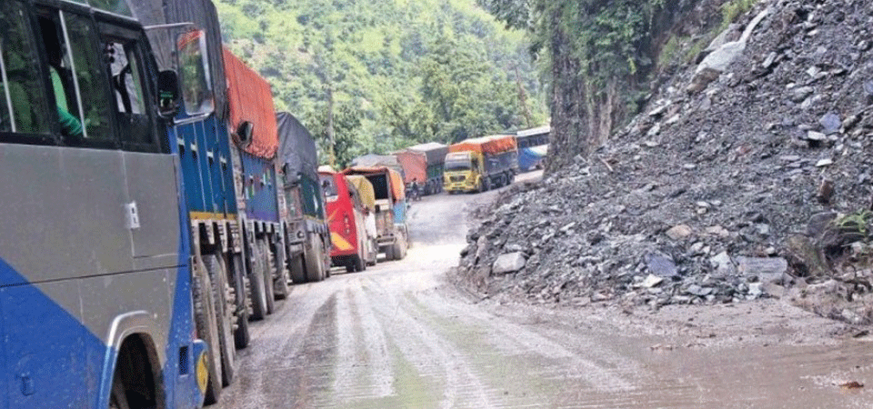 one-way-traffic-resumes-on-narayagadh-muglin-road-section