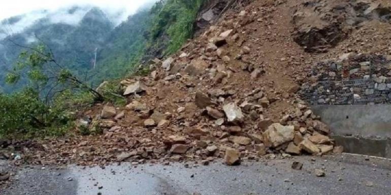 parbat-section-of-mid-hill-highway-obstructed