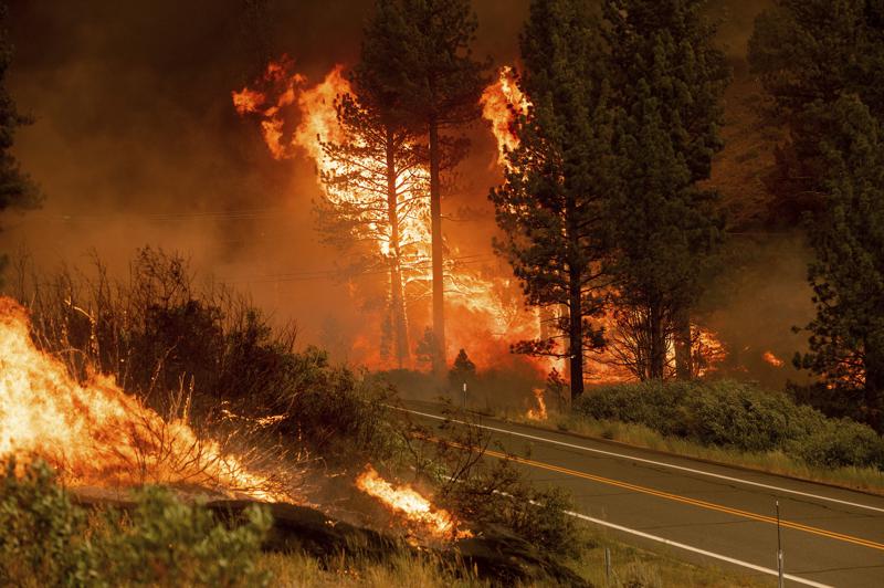 dangerous-conditions-complicate-wildfire-fight-in-western-us