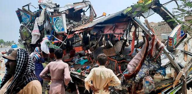 27-killed-over-30-injured-in-bus-trailer-collision-in-pakistans-punjab