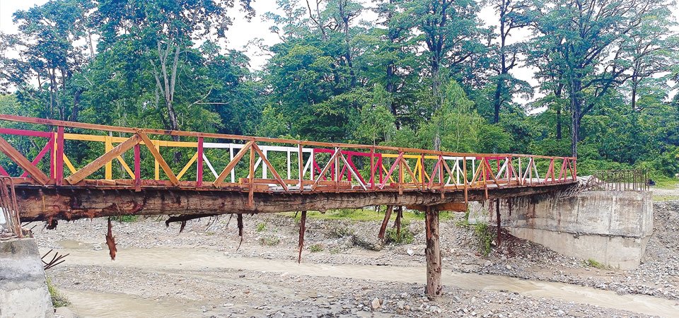 after-spending-over-rs-8m-miklajung-locals-get-wooden-bridge-finally