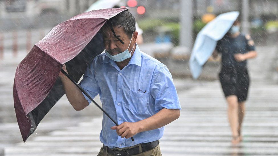 typhoon-in-fa-sweeps-into-china-after-flooding-chaos