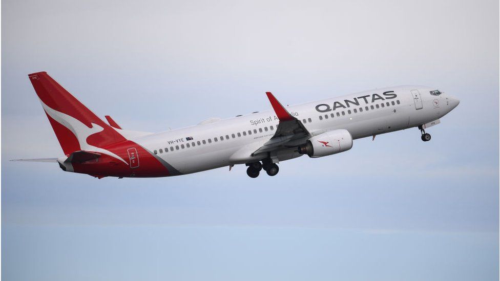 qantas-stands-down-2500-staff-over-sydney-lockdown