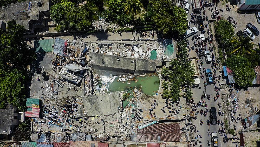 at-least-304-dead-1800-hurt-as-72-magnitude-rocks-haiti