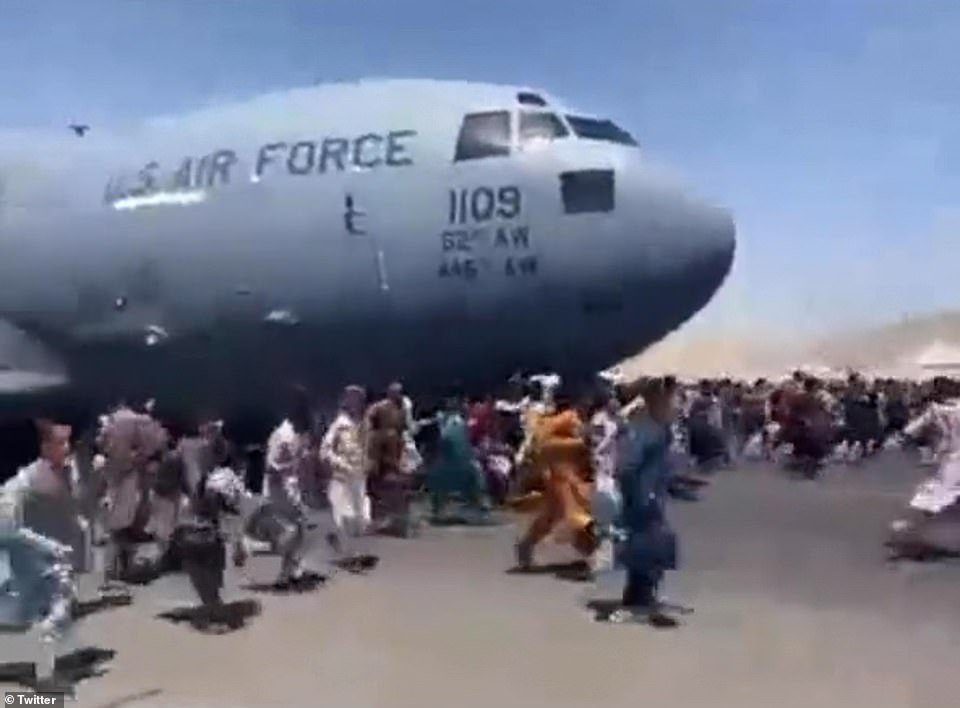five-killed-at-chaotic-afghan-airport-as-taliban-proclaim-peace