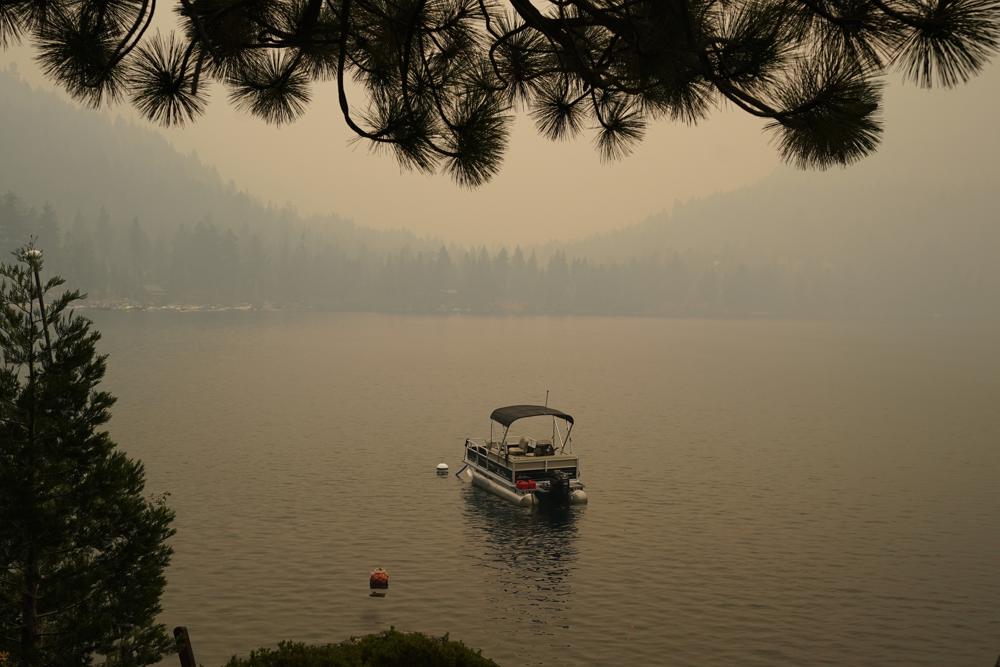 crews-struggle-to-stop-fire-bearing-down-on-lake-tahoe
