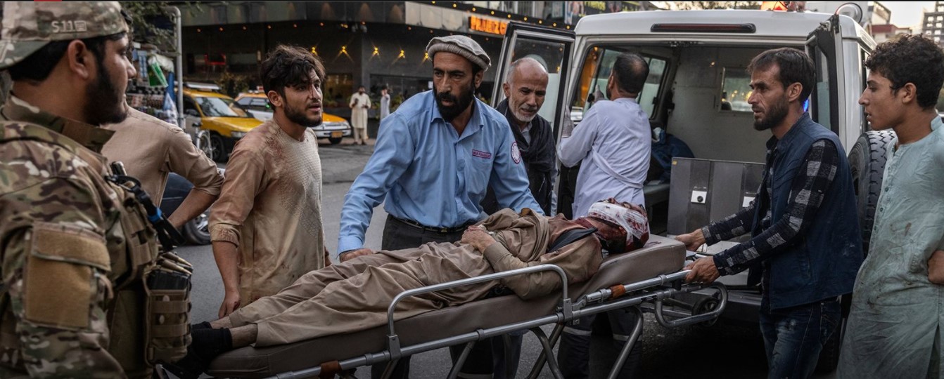 in-pictures-deadly-blasts-outside-kabul-airport