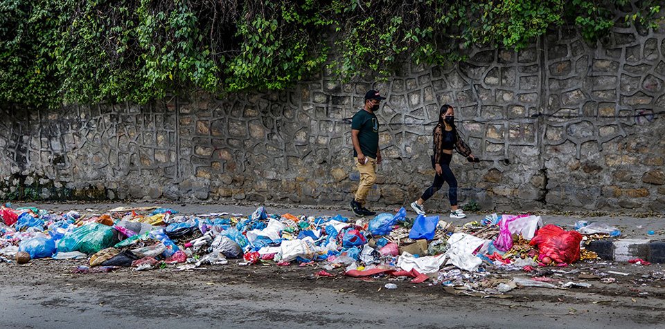 garbage-collection-resumes-in-kathmandu-major-thoroughfares-yet-to-be-cleared-off-wastes