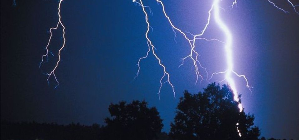 seven-injured-in-lightning-strike-a-dozen-of-properties-damaged