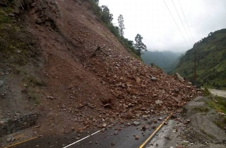 landslide-blocks-muglin-naubise-roadway